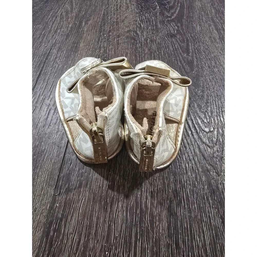 Michael Kors Baby Doll T-888 White Gold MK Logo Bow Sandals Infant Size 2